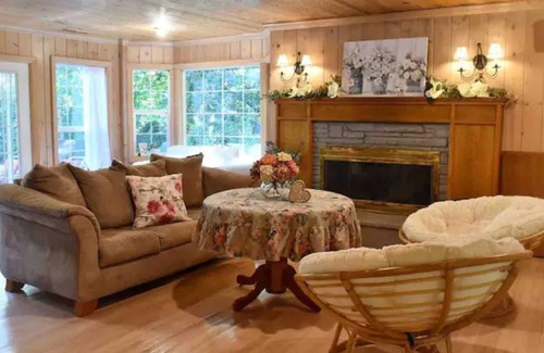 Brightwood Cottage | SomeTyme Place Cottage by the River