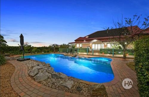 Somerville House | Sommerville Majestic Farm Manor Retreat 5bd 3Bth Pool Spa