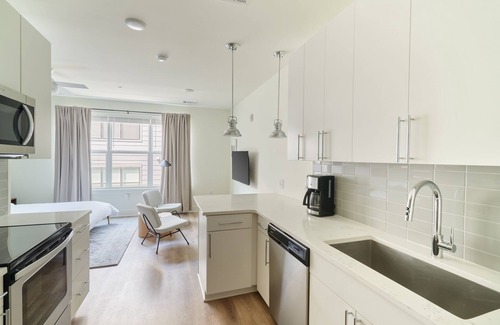 Rutledge Hill Apartment | Sonder at LC SoBro | Studio Apartment
