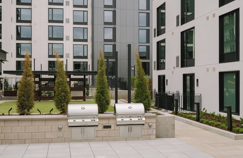 Jefferson Park Apartment | Sonder at Skyline | Superior One-Bedroom Apartment w/Balcony