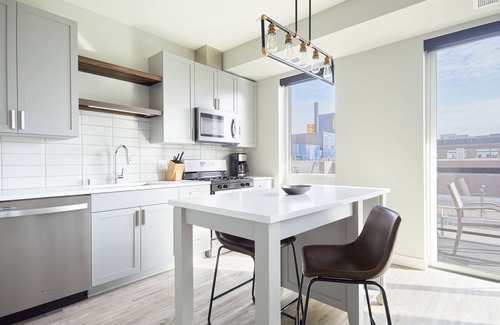 Mill District Apartment | Sonder at Vicinity | One-Bedroom Apartment w/Balcony