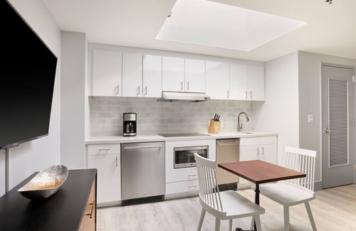 Old Town Alexandria Apartment | Sonder The Grace | King Studio Apartment
