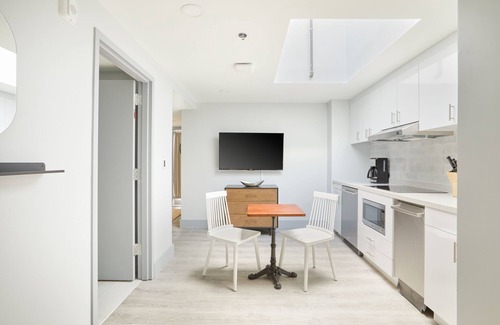 Old Town Alexandria Apartment | Sonder The Grace | King Studio Apartment