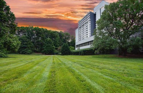 Executive Park Hotel | Sonesta Charlotte Lower South End