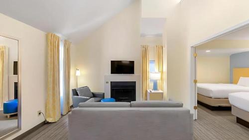 Sharonville Hotel | Sonesta ES Suites Cincinnati - Sharonville West