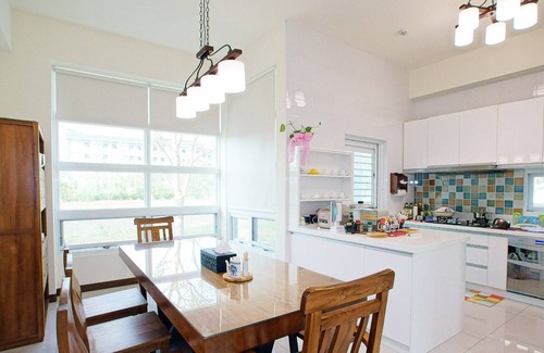 Taitung Bed & Breakfast | Songhe Homestay -- He Room for 4 -- New Elevator Villa, Mountain View