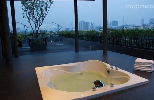 Maha Phruttharam Apartment | Songphra Suite 45sqm - Women's Apt