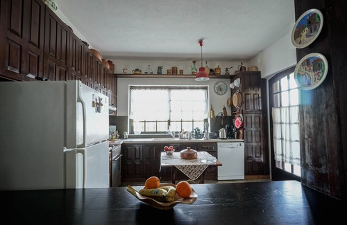 Agii Apostoli Cottage | Sonia Rustic Mansion - 5BD. 30 sec walk to beach!