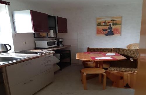 Heiligenhagen Apartment | Sonnige Ferienwohnung am Wald Büdnerreihe