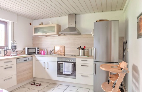Pombsen Apartment | Sonnige Wohnung in Bad Driburg mit Garten