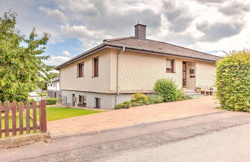 Pombsen Apartment | Sonnige Wohnung in Bad Driburg mit Garten