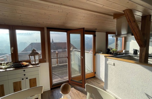 Mortelstein Apartment | Sonniges Apartment am Alten Binauer Schloss -malerischer Ausblick auf den Neckar