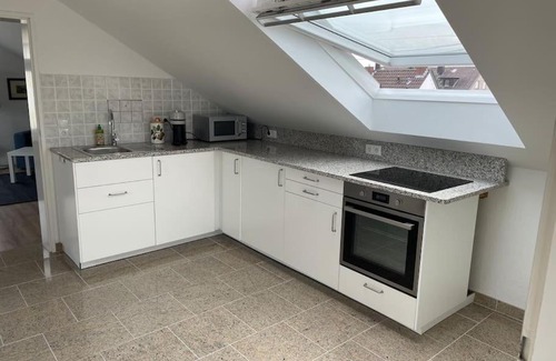 Sankt Augustin Apartment | Sonniges Wohlfühl-Appartment in zentraler Lage