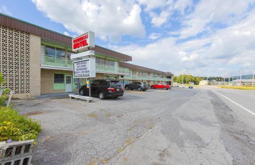 Breezewood Hotel | Sonrise Inn Lincoln Hwy By OYO