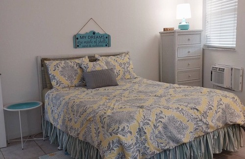 West End House | Sonscape Sandy Beachfront Guest Suite 100 feet from the ocean!
