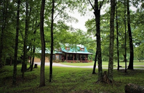 Cross Plains Cabin | Sonshine Cabin is your own private park. With wildlife or a hike to the creek.