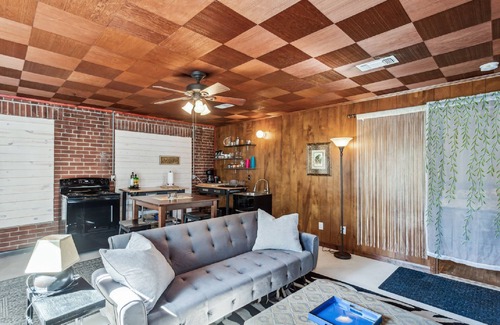 North Hill House | Soothing "Artists" Loft with large covered patio