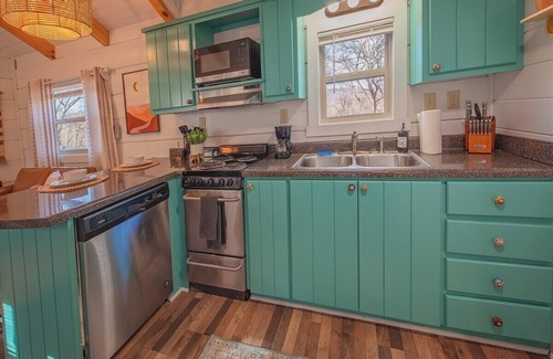 Lookout Valley Neighborhood Association Apartment | Sophie Cabin | National Forest Tiny Cabin