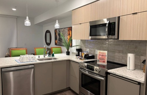 Koreatown Hotel | Sophisticated 1-Bedroom Apart-Hotel near Downtown LA, Koreatown