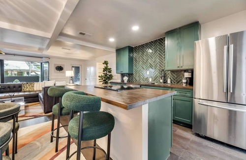 Old East Dallas Condo | Sophisticated 2-Bed, 1.5-Bath furnished condo in central Dallas with a private patio, serene garden views, and exclusive access to an award-winning courtyard equipped with premium wellness products and relaxing lounge areas.