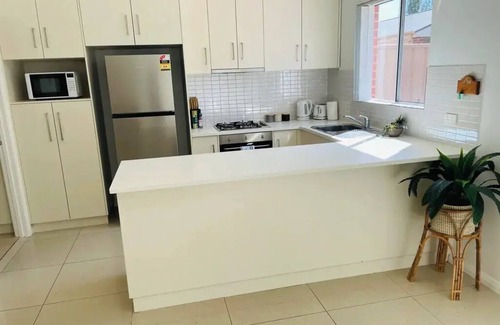 Wagga Wagga Apartment | Sophisticated City Retreat with All the Comforts