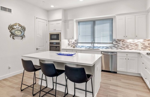 Del Obispo House | Sophisticated New Townhome - Walk to Doheny Beach & Dana Point Harbor