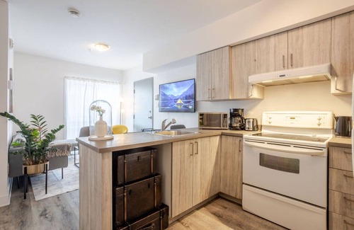 Griffintown Apartment | Sophisticated Stay in the Heart of Griffintown