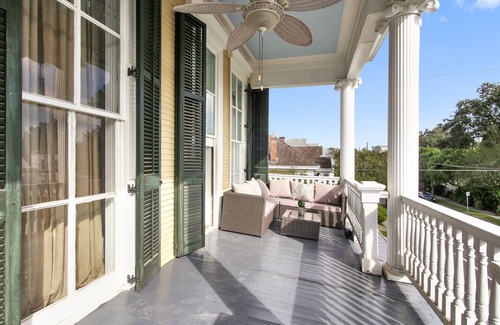 Esplanade Ridge Apartment | Sophisticated Styled Apartment 20% Monthly Rates