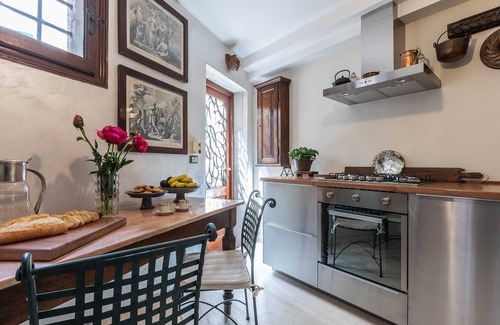 Dorsoduro House | Sophisticated Venetian House with Private Courtyard