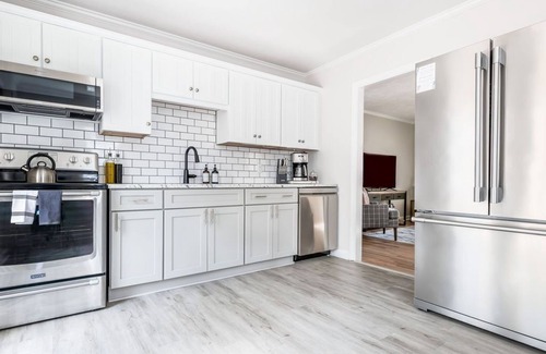 Southern Pines Cottage | SoPi Cottage - Walk to Town - King Bed