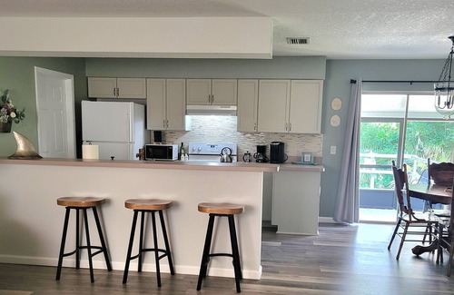 Mount Plymouth House | Sorrento Cottage 2/2 1 Level, No Stairs, Mt Dora & Rock Springs just 10 min