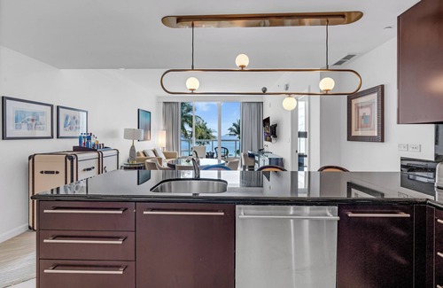 Mid Beach Hotel | Sorrento Double Ocean 2BA/3 Full BA Fontainebleau