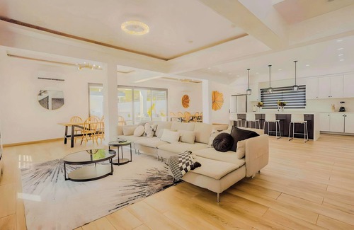 Playa Chiquita Villa | SOS 5BR Fiesta Casa + Bonus