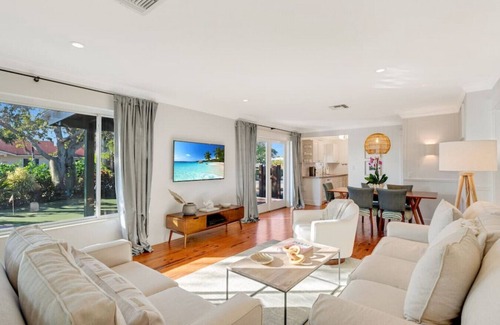 Bel Air House | SoSoPalmBeach-Tropical Bungalow