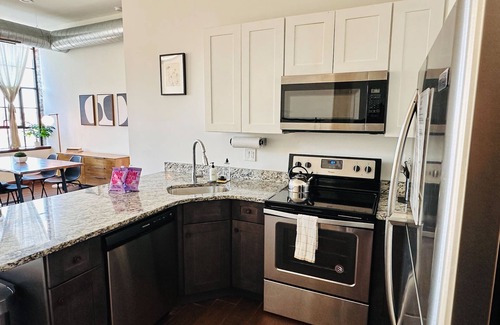 West Poplar Apartment | Sosuite 1BR Penthouse w Patio W D Gym