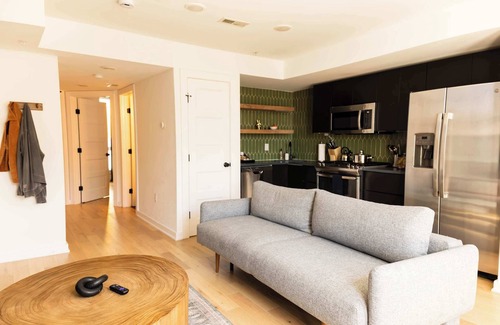 Olde Kensington Apartment | Sosuite | 2BR Apt w W/D, Newly renovated