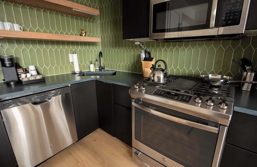 Olde Kensington Apartment | Sosuite | 2BR Apt w W/D, Newly renovated