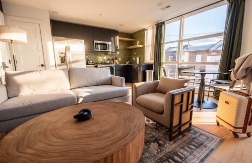 Fishtown Apartment | Sosuite | 2BR Apt w W/D, Split Level