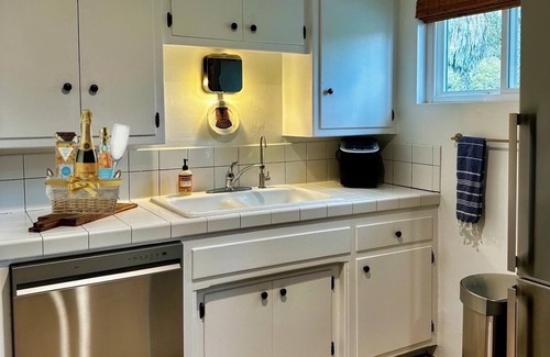 East Beach Apartment | Soul & Sea #1 ~ Charming Boutique East Beach Guesthouse
