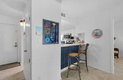 Villa Sabine Condo | 🏖️Sounds Views-Walk to Pensacola Pier- Grill-1BR Sand Dollar W-103