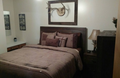Roxbury Cabin | South 40 Lodge: Central Ks Lodging With Amazing Views & Sounds Of The Country