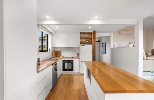 South Arm Apartment | South Arm Beach House