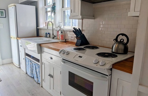 Point Roberts House | South Beach Cottage - steps from the beach!