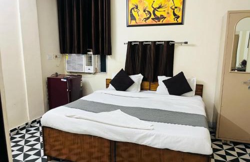 Mandi Hotel | South Campus - College Road