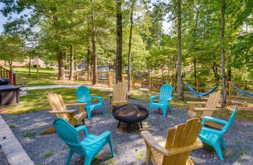 Seneca House | South Carolina Retreat with Fireplace and Lake Access!