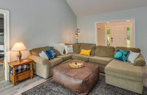 Seneca House | South Carolina Retreat with Fireplace and Lake Access!