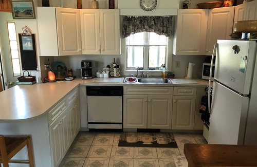 South Chatham House | South Chatham cottage walk to beaches, dining, tennis, shops, bike path.