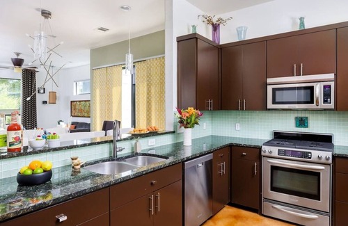 Greater South River City House | South Congress, Free Parking |The Oxford - Portoro