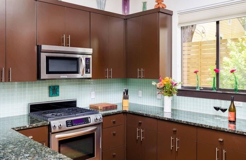 Greater South River City House | South Congress, Free Parking |The Oxford - Portoro