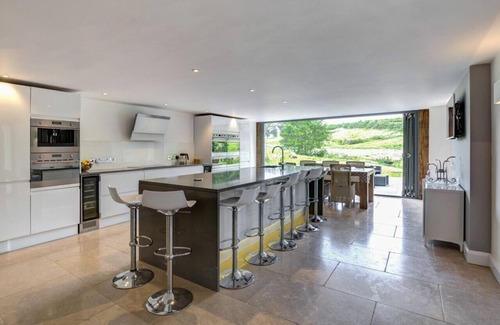 Heligan House | South Cuma - Four Bedroom House, Sleeps 10